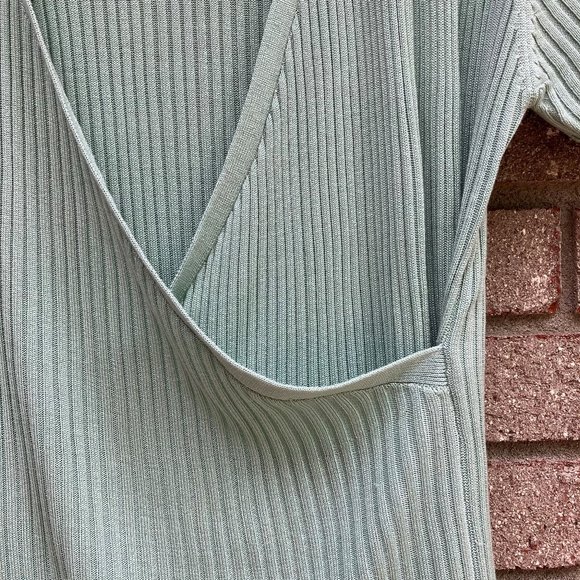 SILK LORE Short Sleeve Sweater. 100% silk in mint green. Figure flattering. - Picture 8 of 8
